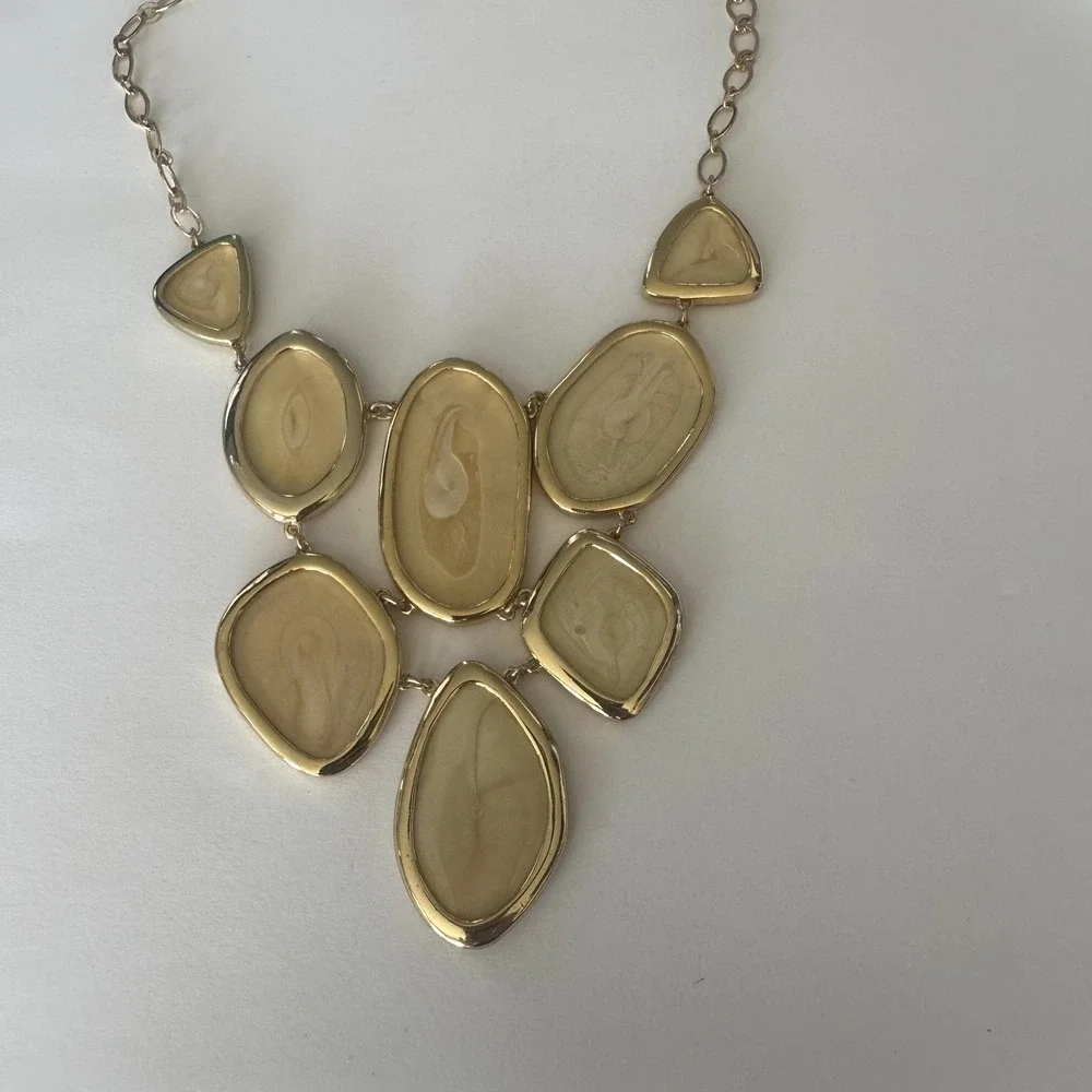 Stella &‎ Dot Beige Bib Necklace Gold Tone Rhinestone Womens Statement 18 Inch